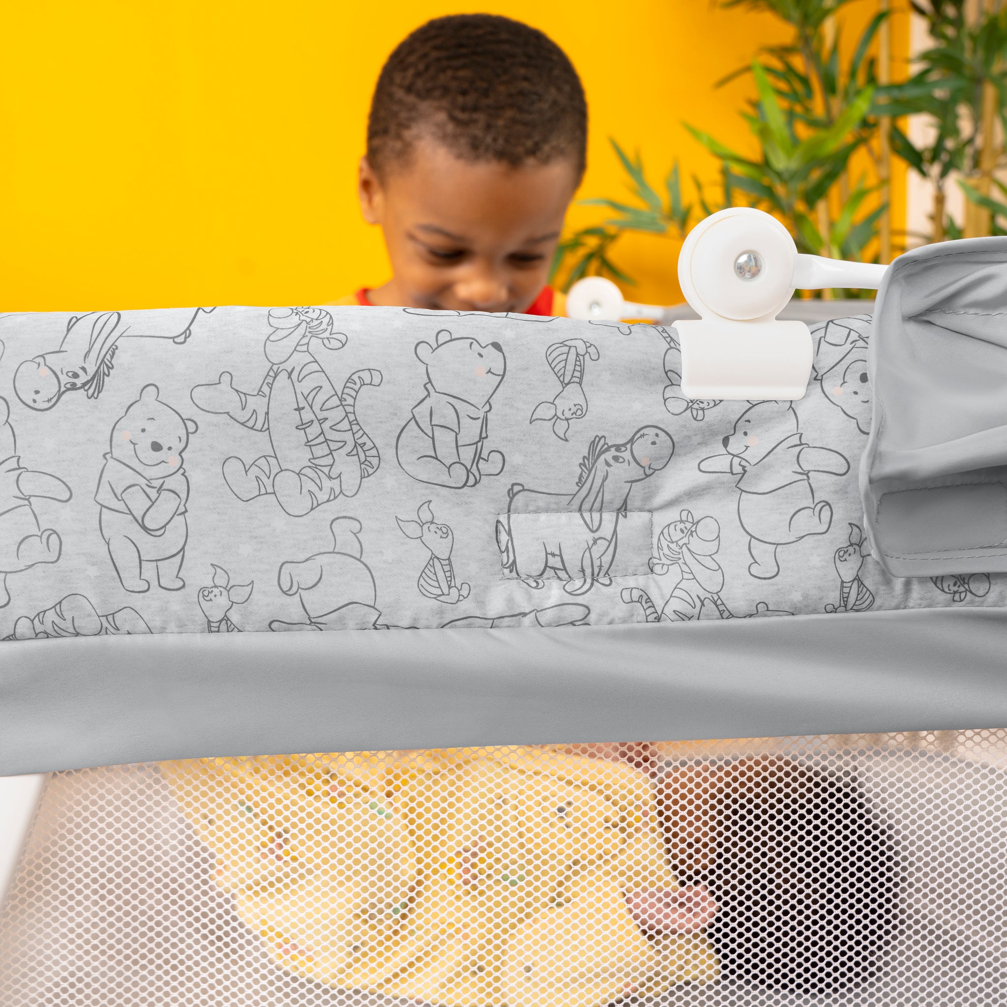 WINNIE THE POOH Slumber Party Soothing Bassinet Kids2 LLC